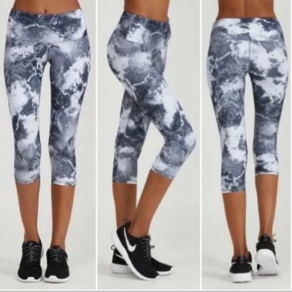 Noli Pants - NOLI Leggings Cropped White Black Gray Marble Swirl Capri Yoga Size S (EUC)
